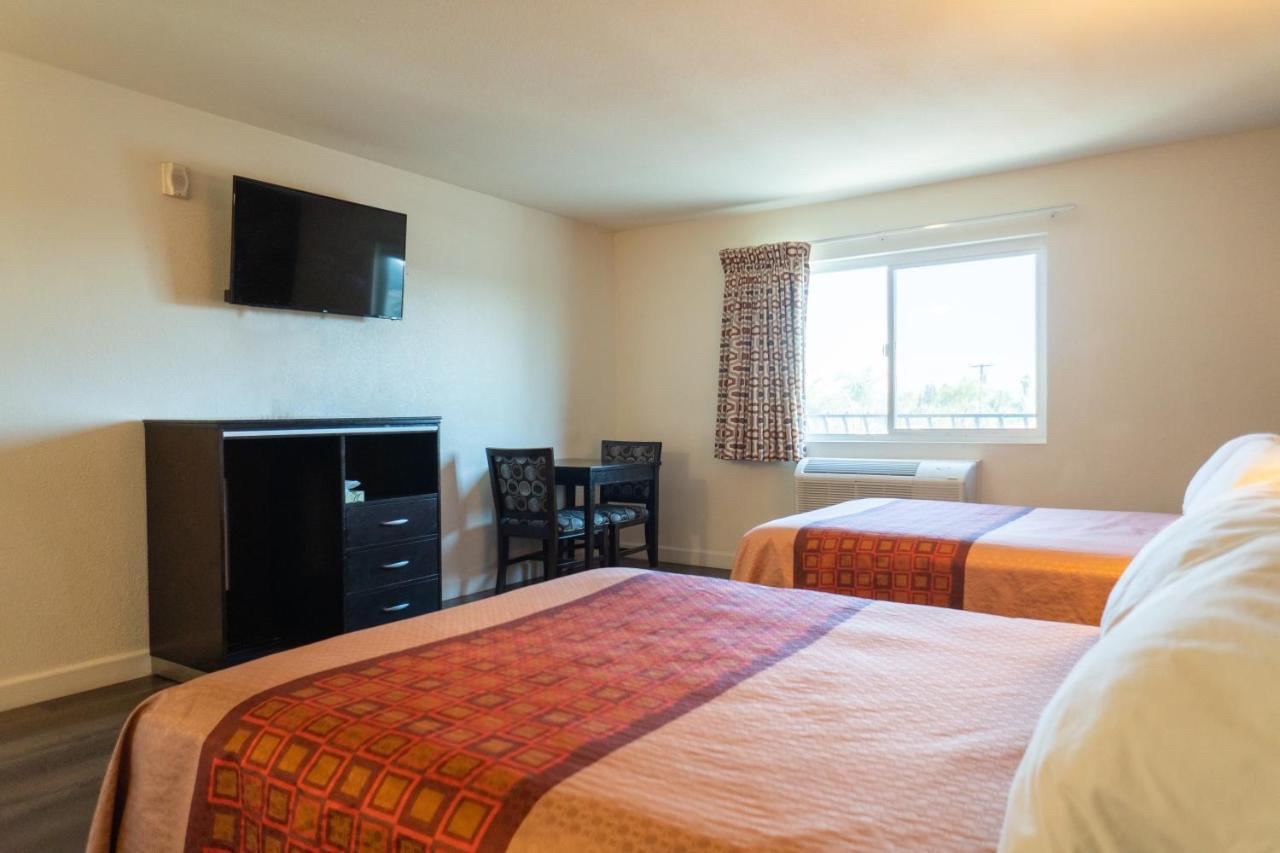Maywood Inn Bagian luar foto