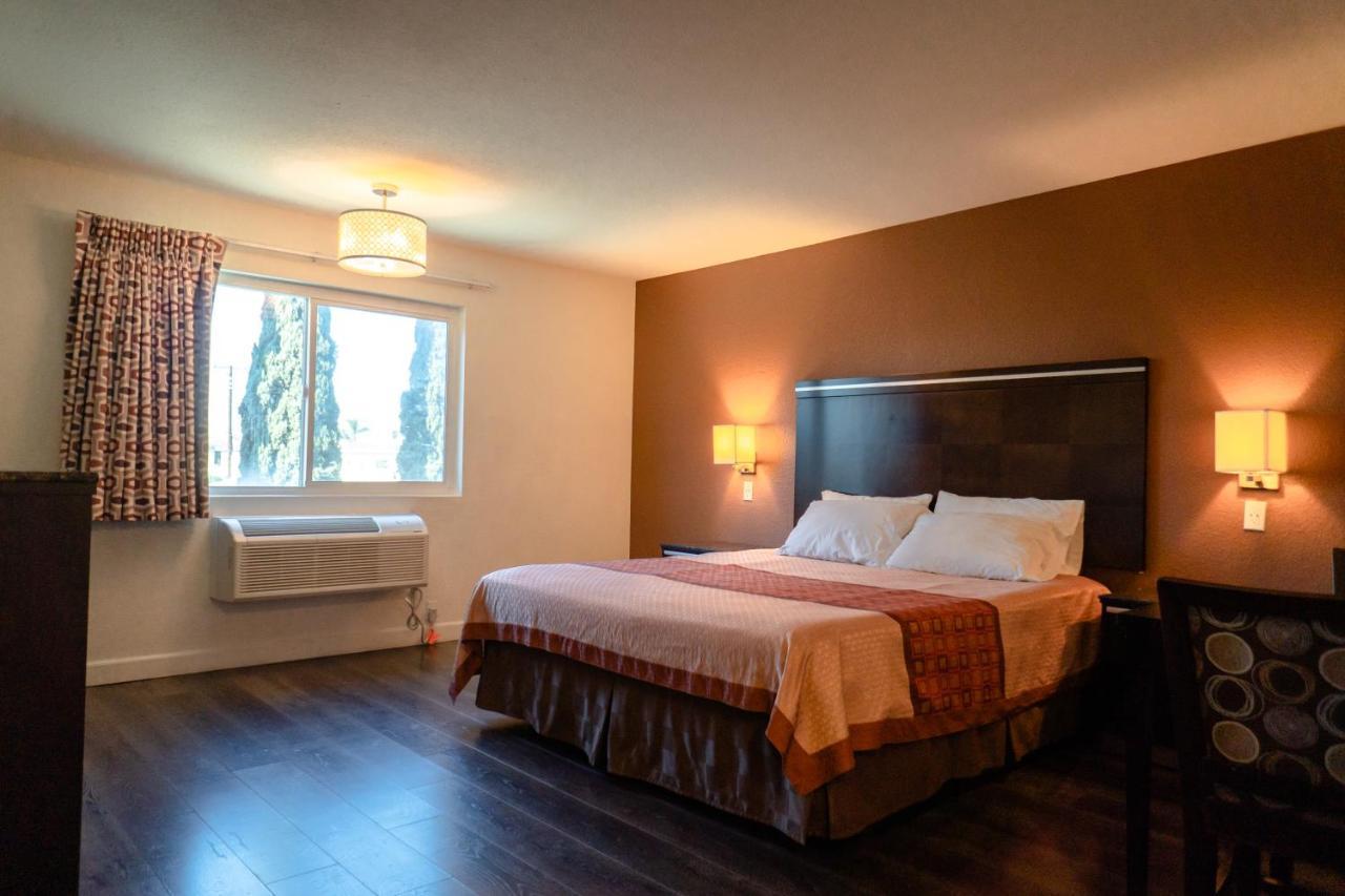 Maywood Inn Bagian luar foto