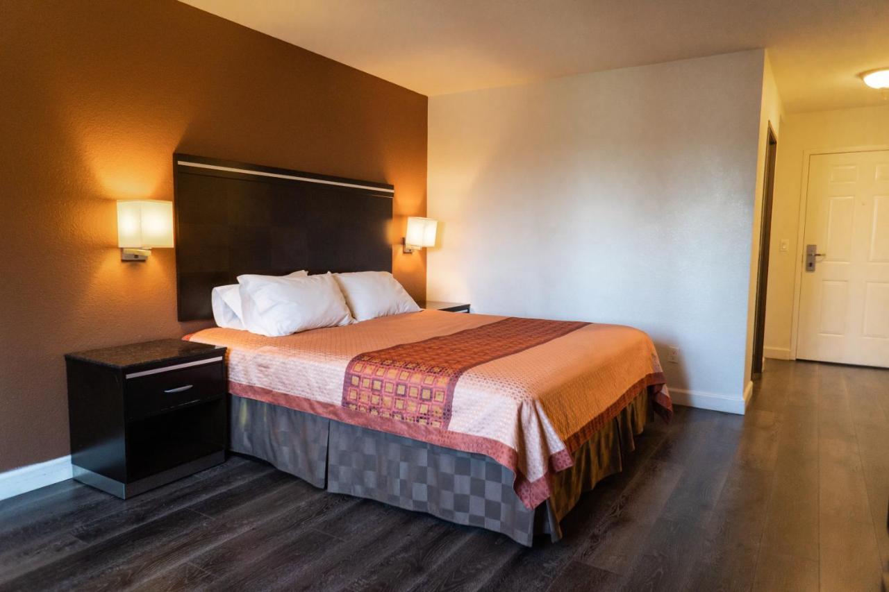 Maywood Inn Bagian luar foto