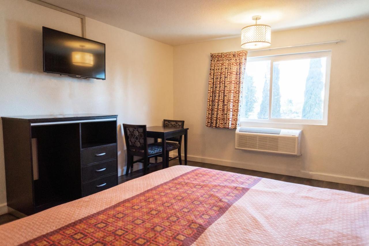 Maywood Inn Bagian luar foto